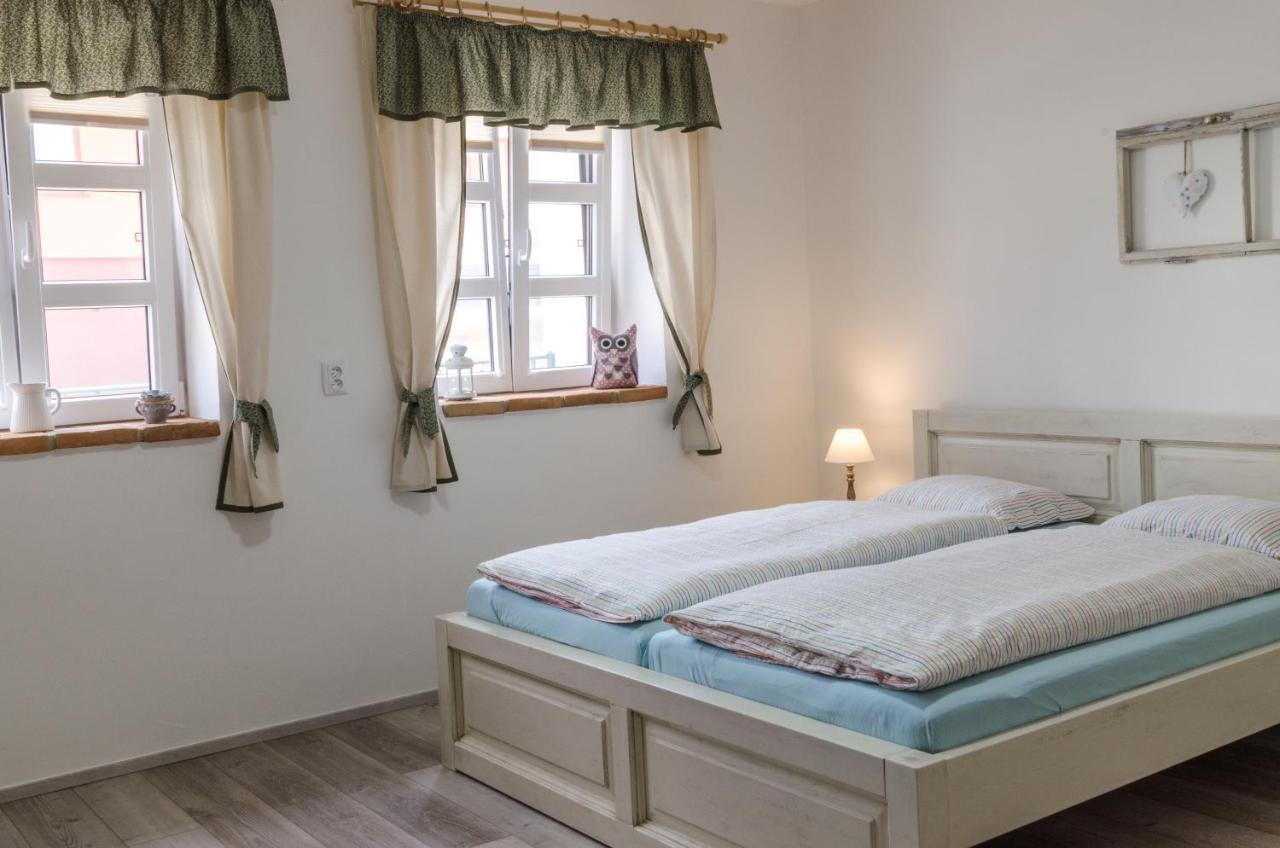 Chalupa Hlohovec Villa Exterior foto
