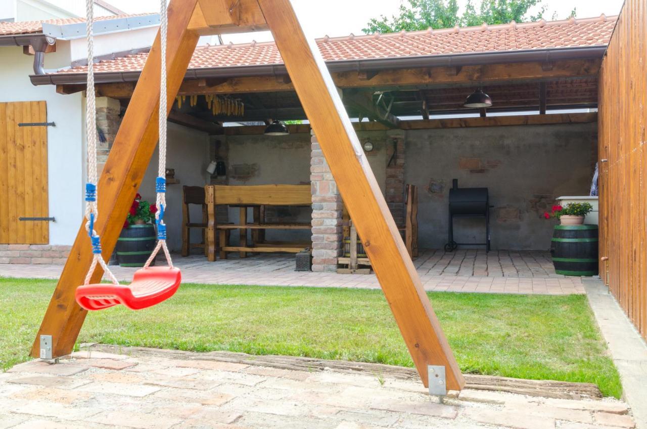 Chalupa Hlohovec Villa Exterior foto